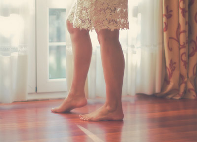 SurfacePrep_HeatStep_FeetOnFloor_CMYK